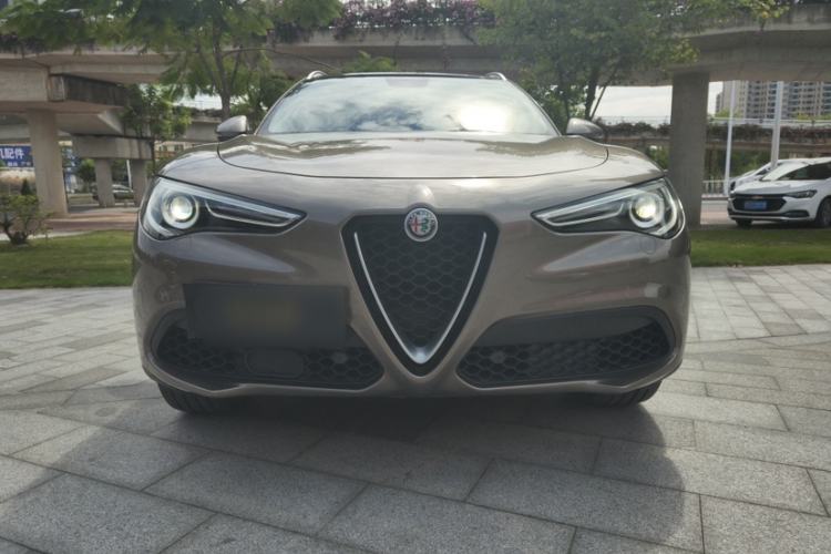 Used Alfa Romeo Stelvio 2017 2.0T 280HP Luxury Edition Exterior 3