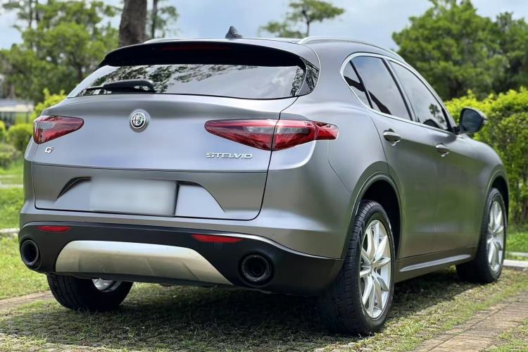 Used Alfa Romeo Stelvio 2017 2.0T 280HP Luxury Edition Exterior 4