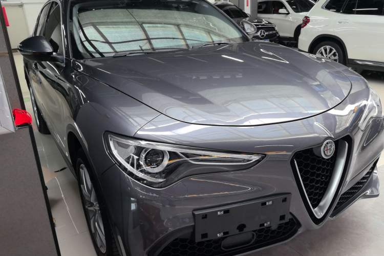 Used Alfa Romeo Stelvio 2017 2.0T 280HP Luxury Edition Exterior 4