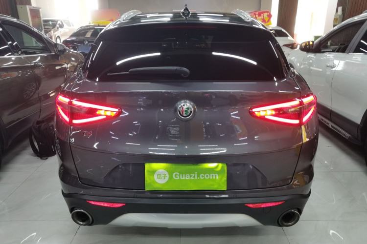 Used Alfa Romeo Stelvio 2017 2.0T 280HP Luxury Edition Exterior 4