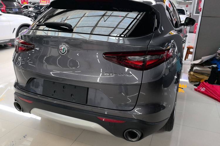 Used Alfa Romeo Stelvio 2017 2.0T 280HP Luxury Edition Exterior 5