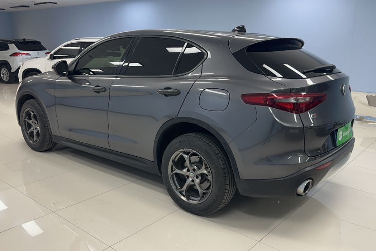 Used Alfa Romeo Stelvio 2017 2.0T 200HP Elite Edition Exterior 5