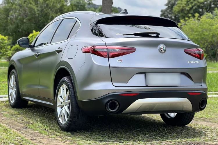Used Alfa Romeo Stelvio 2017 2.0T 280HP Luxury Edition Exterior 6