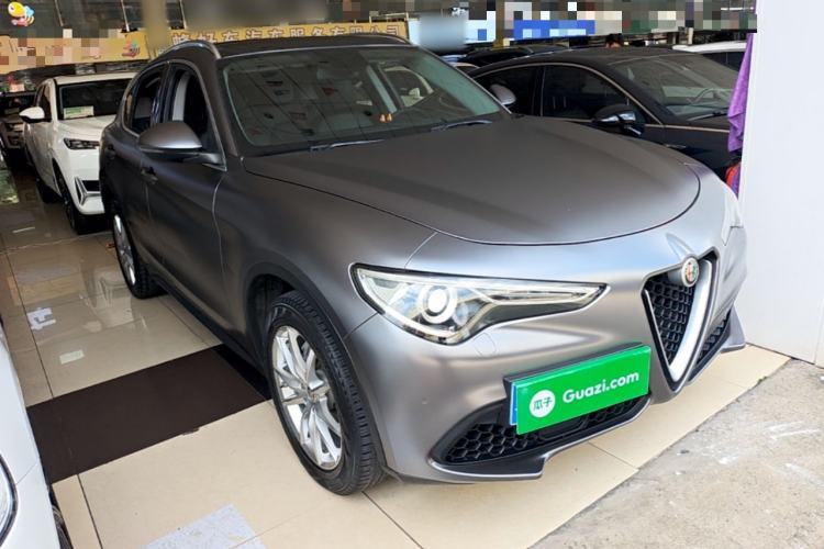 Used Alfa Romeo Stelvio 2017 2.0T 280HP Luxury Edition Front Right 45 Deg