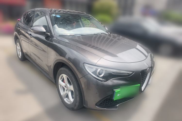 Used Alfa Romeo Stelvio 2017 2.0T 200HP Elite Edition Front Right 45 Deg
