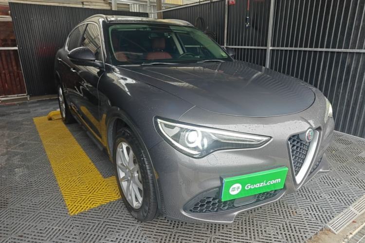 Used Alfa Romeo Stelvio 2017 2.0T 200HP Luxury Edition Front Right 45 Deg
