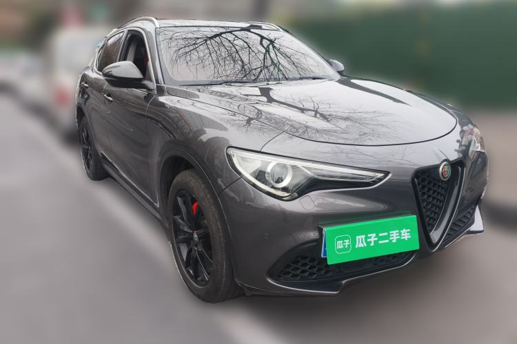 Used Alfa Romeo Stelvio 2017 2.0T 280HP Luxury Edition Front Right 45 Deg