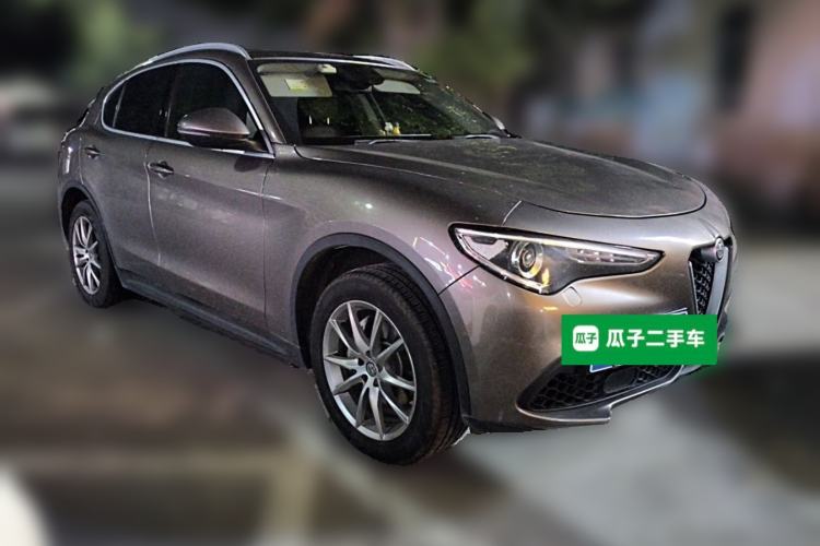 Used Alfa Romeo Stelvio 2017 2.0T 200HP Luxury Edition Front Right 45 Deg