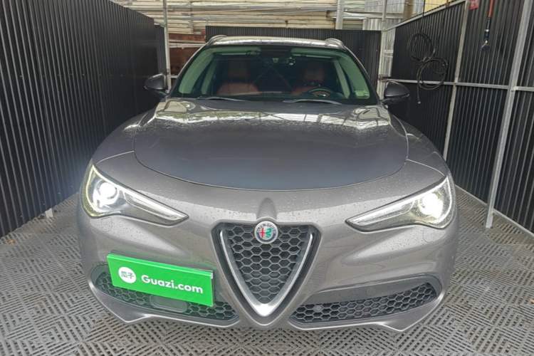 Used Alfa Romeo Stelvio 2017 2.0T 200HP Luxury Edition Front