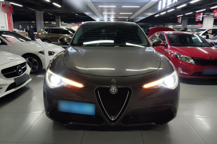 Used Alfa Romeo Stelvio 2017 2.0T 200HP Elite Edition Front