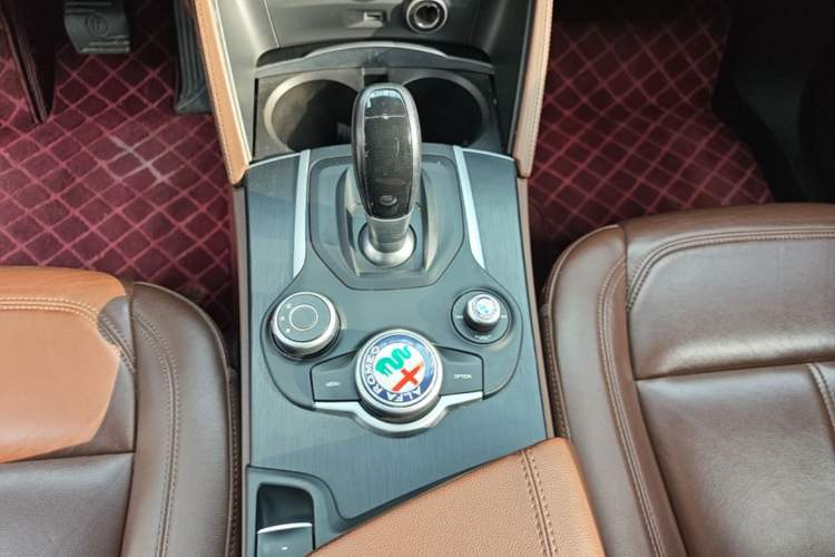 Used Alfa Romeo Stelvio 2017 2.0T 200HP Luxury Edition Gear Lever