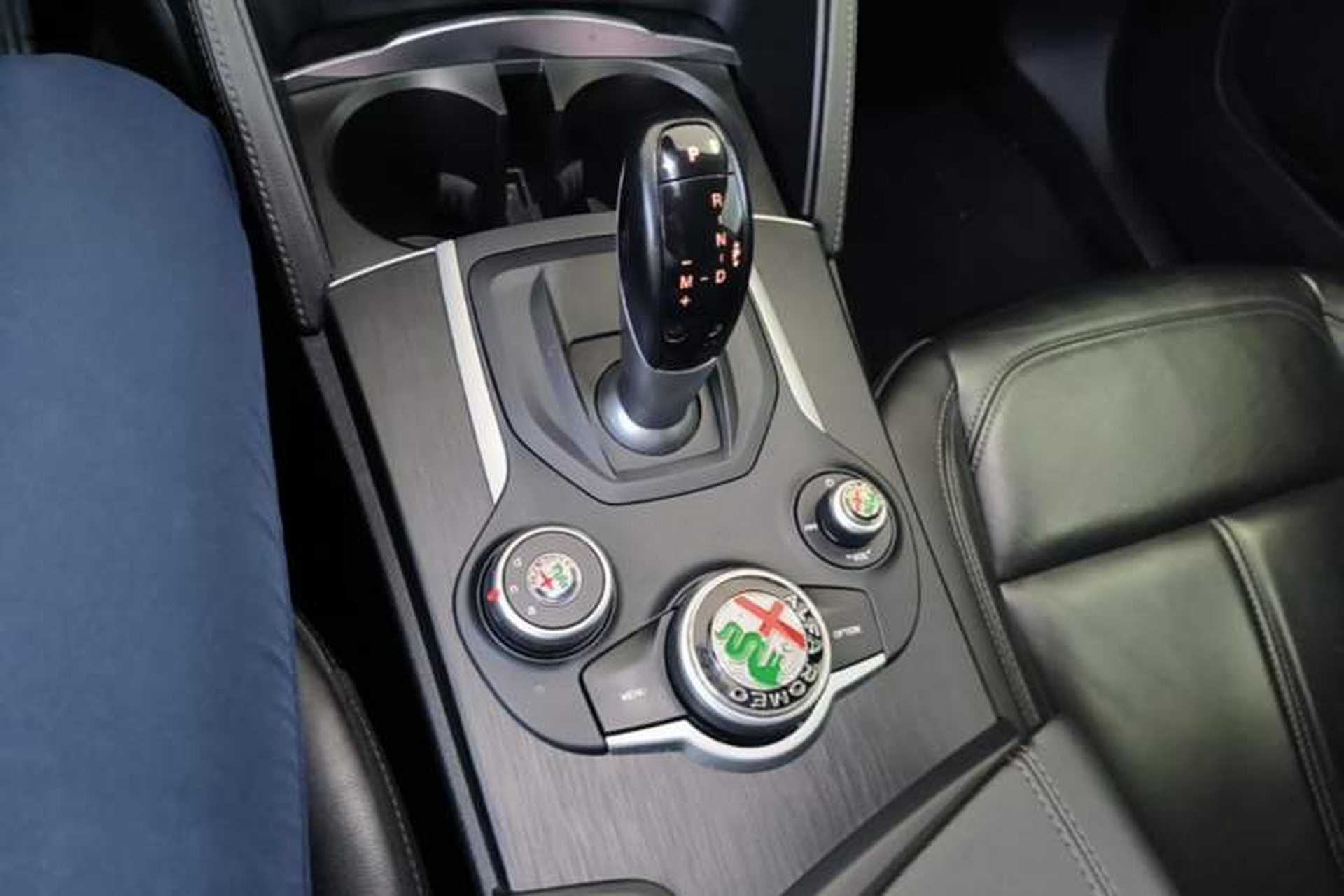 Used Alfa Romeo Stelvio 2017 2.0T 200HP Luxury Edition Gear Lever
