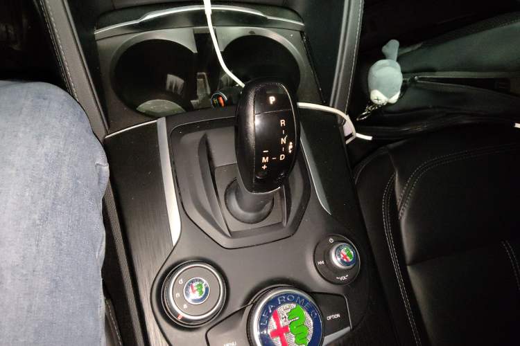 Used Alfa Romeo Stelvio 2017 2.0T 200HP Elite Edition Gear Lever