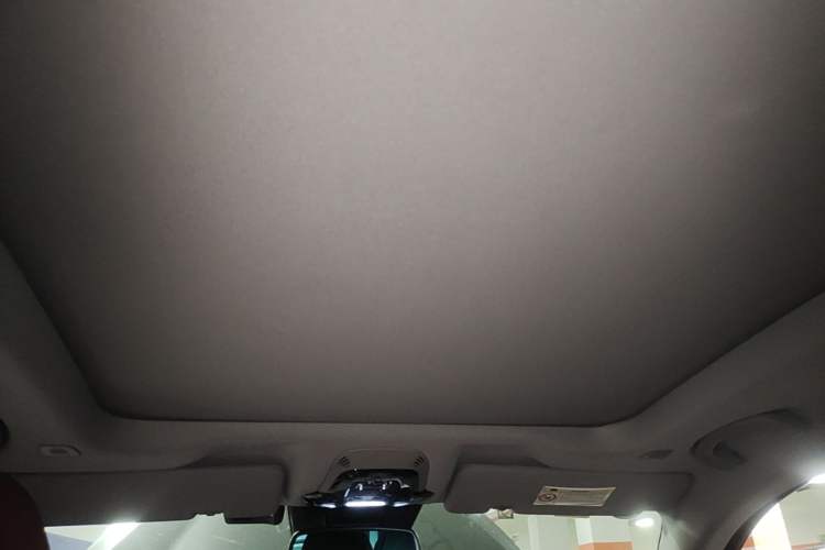 Used Alfa Romeo Stelvio 2017 2.0T 200HP Luxury Edition Headliner