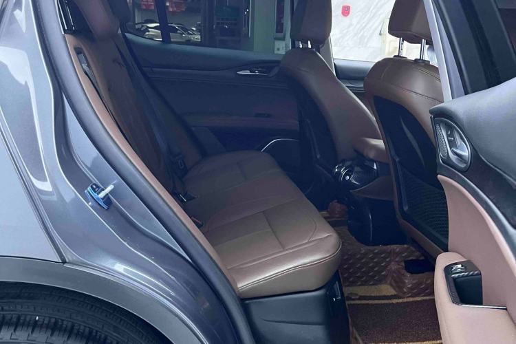 Used Alfa Romeo Stelvio 2017 2.0T 200HP Luxury Edition Interior 11