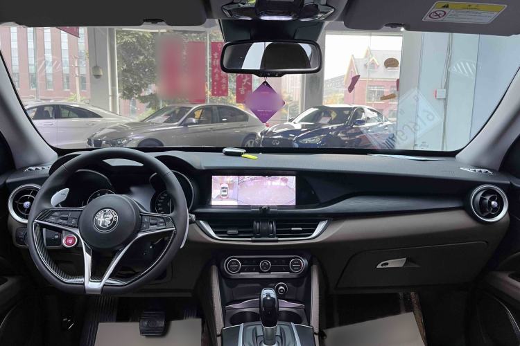 Used Alfa Romeo Stelvio 2017 2.0T 200HP Luxury Edition Interior 2