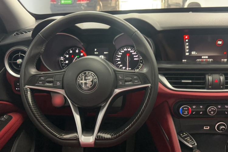 Used Alfa Romeo Stelvio 2017 2.0T 200HP Elite Edition Interior 3