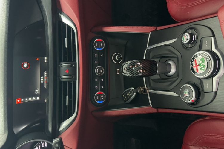Used Alfa Romeo Stelvio 2017 2.0T 200HP Elite Edition Interior 4