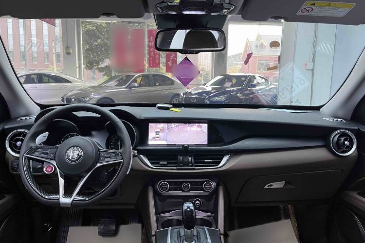 Used Alfa Romeo Stelvio 2017 2.0T 200HP Luxury Edition Interior 5
