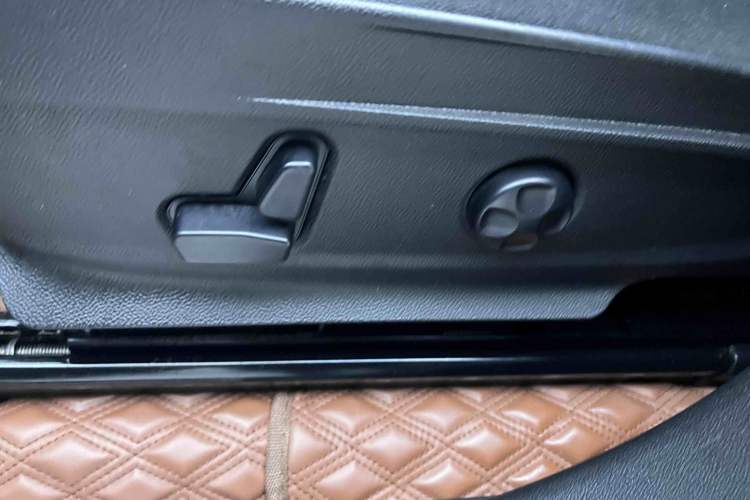 Used Alfa Romeo Stelvio 2017 2.0T 200HP Luxury Edition Interior 6