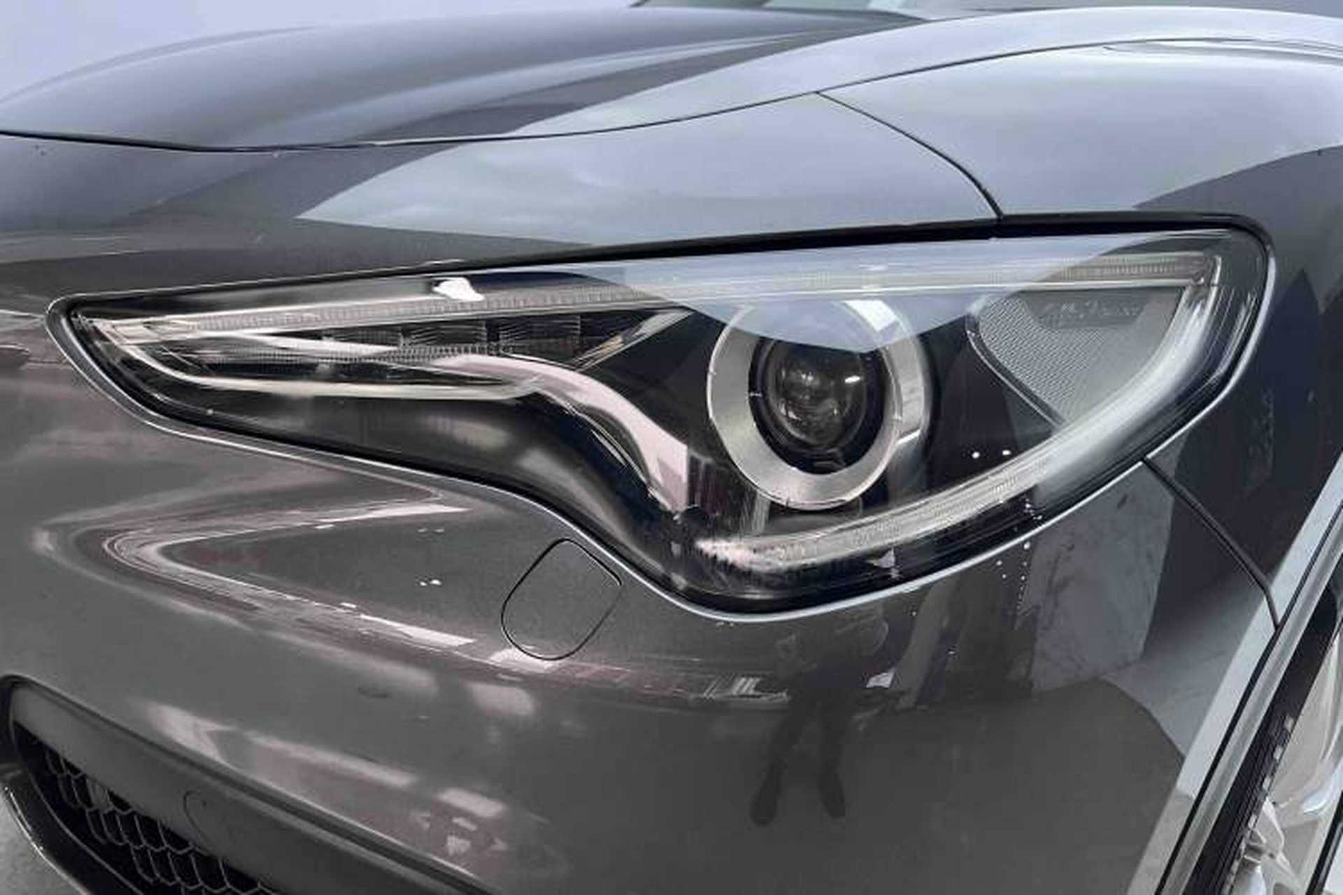 Used Alfa Romeo Stelvio 2017 2.0T 200HP Luxury Edition Left Front Headlight