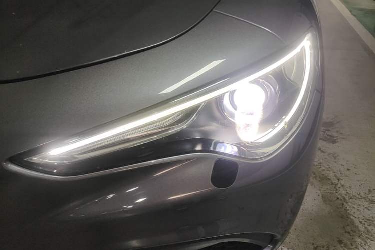 Used Alfa Romeo Stelvio 2017 2.0T 200HP Luxury Edition Left Front Headlight