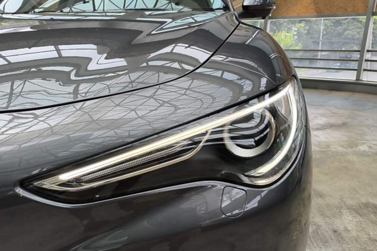 Used Alfa Romeo Stelvio 2017 2.0T 200HP Luxury Edition Left Front Headlight