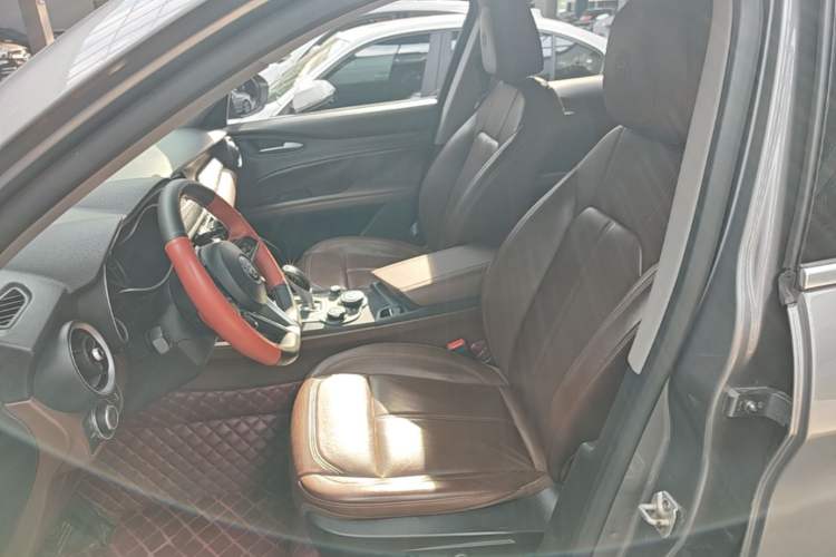 Used Alfa Romeo Stelvio 2017 2.0T 200HP Luxury Edition Left Front Seat