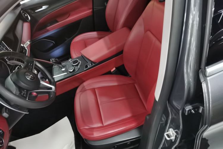 Used Alfa Romeo Stelvio 2017 2.0T 280HP Luxury Edition Left Front Seat