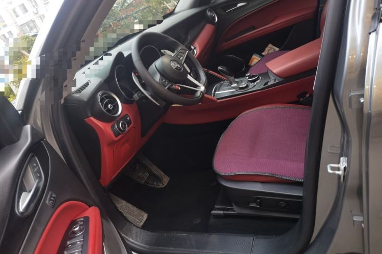 Used Alfa Romeo Stelvio 2017 2.0T 280HP Luxury Edition Left Front Seat