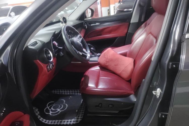 Used Alfa Romeo Stelvio 2017 2.0T 200HP Luxury Edition Left Front Seat