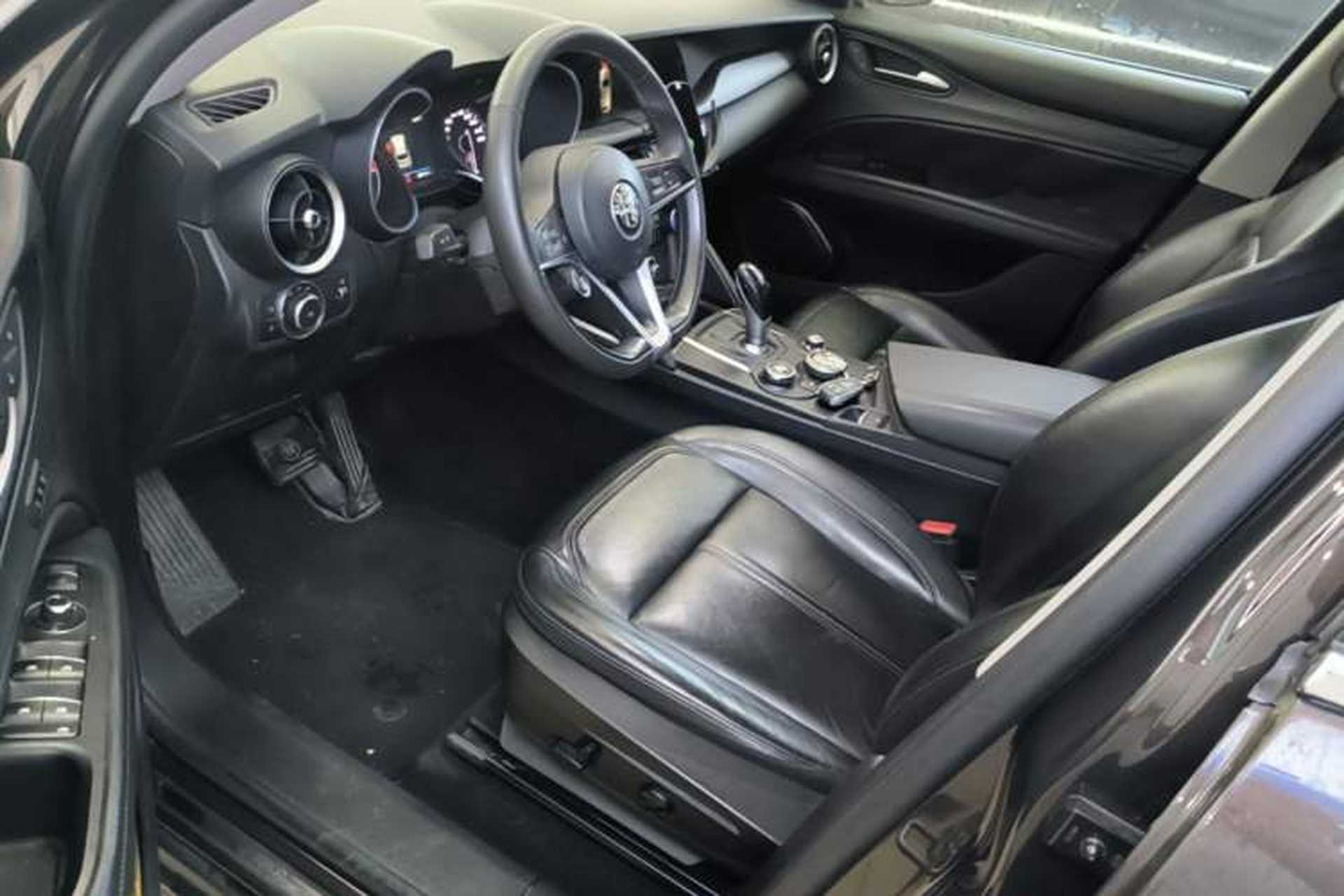 Used Alfa Romeo Stelvio 2017 2.0T 200HP Luxury Edition Left Front Seat
