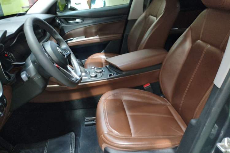 Used Alfa Romeo Stelvio 2017 2.0T 200HP Luxury Edition Left Front Seat