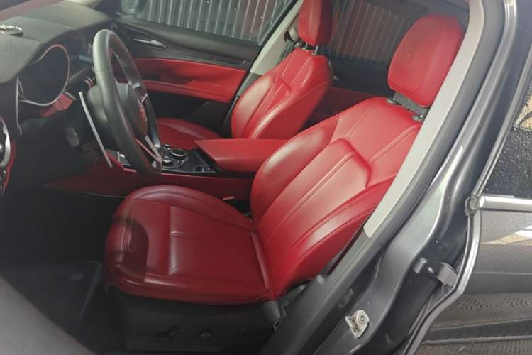 Used Alfa Romeo Stelvio 2017 2.0T 200HP Luxury Edition Left Front Seat