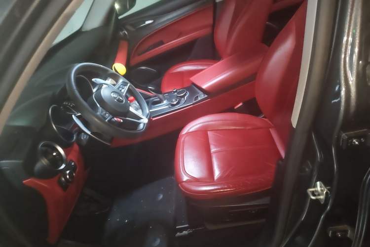 Used Alfa Romeo Stelvio 2017 2.0T 200HP Luxury Edition Left Front Seat