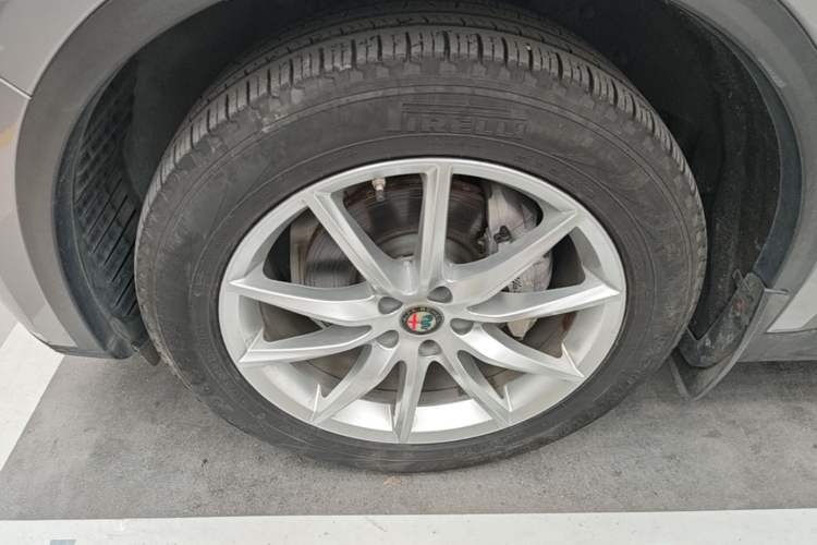 Used Alfa Romeo Stelvio 2017 2.0T 200HP Luxury Edition Left Front Wheel Hub