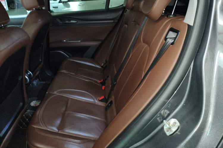 Used Alfa Romeo Stelvio 2017 2.0T 200HP Luxury Edition Left Rear Seat