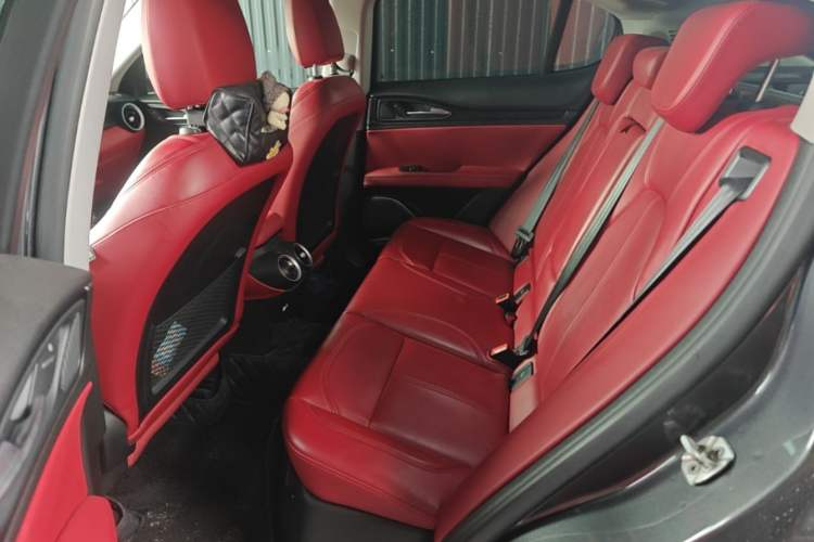 Used Alfa Romeo Stelvio 2017 2.0T 200HP Luxury Edition Left Rear Seat