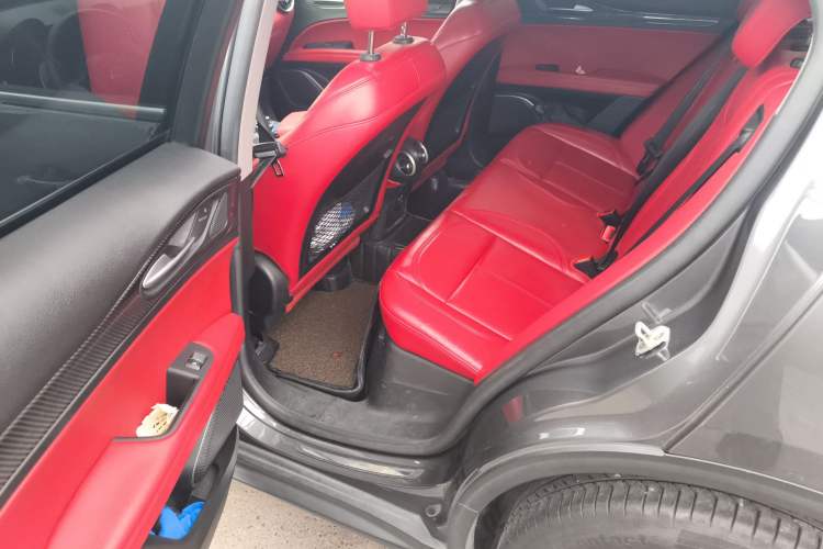 Used Alfa Romeo Stelvio 2017 2.0T 280HP Luxury Edition Left Rear Seat