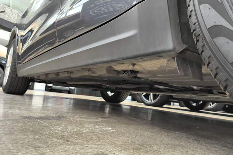 Used Alfa Romeo Stelvio 2017 2.0T 200HP Luxury Edition Left Side Sill
