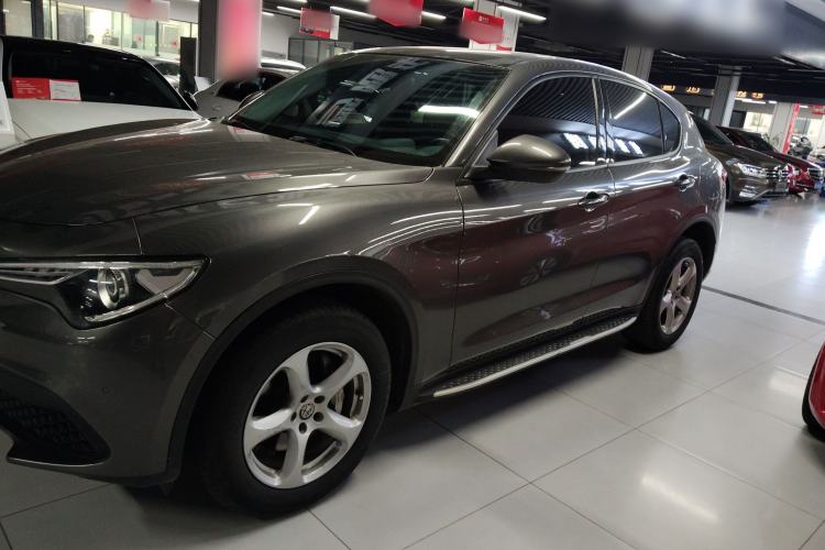 Used Alfa Romeo Stelvio 2017 2.0T 200HP Elite Edition Left Side