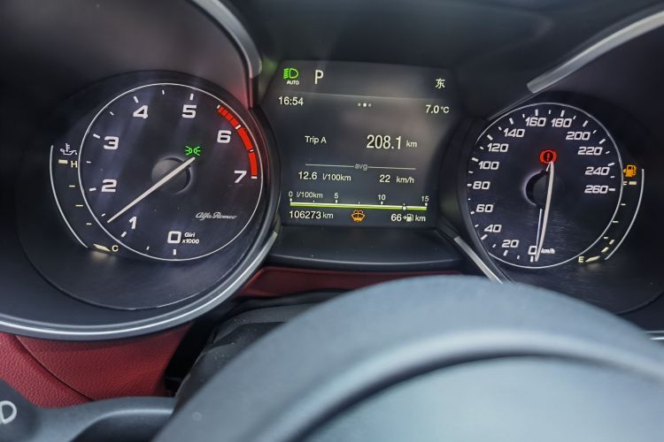Used Alfa Romeo Stelvio 2017 2.0T 280HP Luxury Edition Odometer Close Up