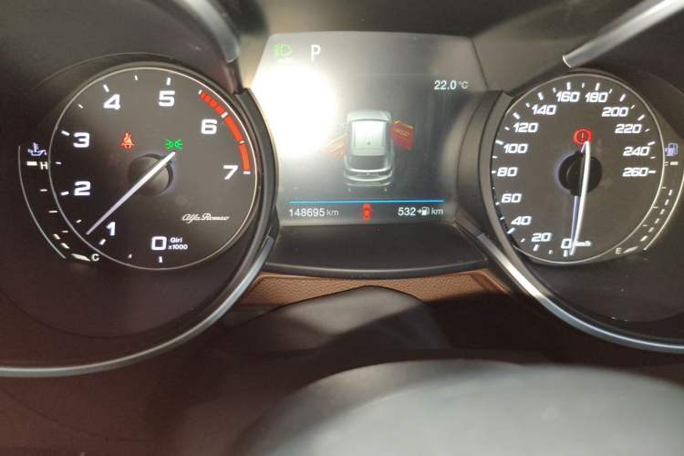 Used Alfa Romeo Stelvio 2017 2.0T 200HP Luxury Edition Odometer Close Up
