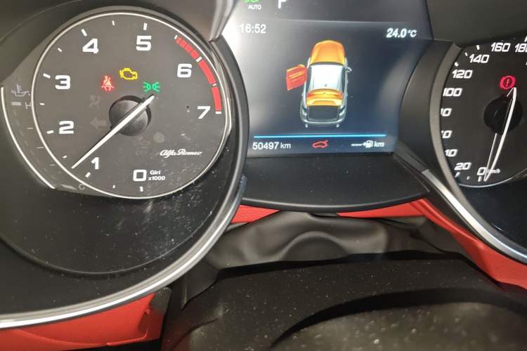 Used Alfa Romeo Stelvio 2017 2.0T 200HP Luxury Edition Odometer Close Up
