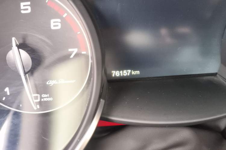 Used Alfa Romeo Stelvio 2017 2.0T 280HP Luxury Edition Odometer Close Up