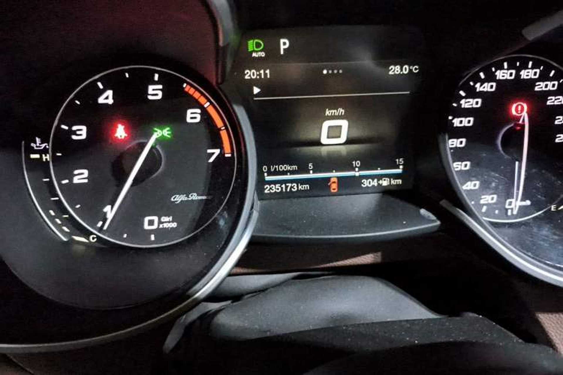 Used Alfa Romeo Stelvio 2017 2.0T 200HP Luxury Edition Odometer Close Up