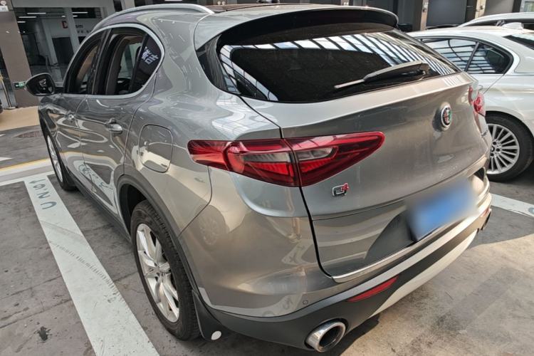 Used Alfa Romeo Stelvio 2017 2.0T 200HP Luxury Edition Rear Left 45 Deg