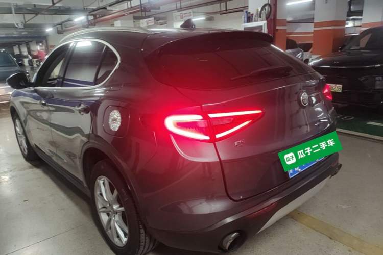 Used Alfa Romeo Stelvio 2017 2.0T 200HP Luxury Edition Rear Left 45 Deg