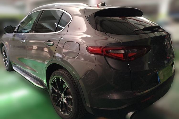 Used Alfa Romeo Stelvio 2017 2.0T 200HP Luxury Edition Rear Left 45 Deg
