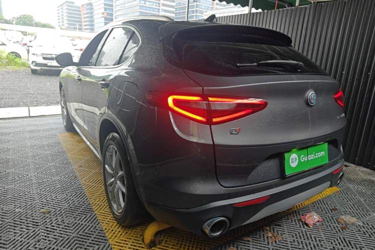 Used Alfa Romeo Stelvio 2017 2.0T 200HP Luxury Edition Rear Left 45 Deg